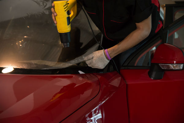 Applying Car Window Tinting